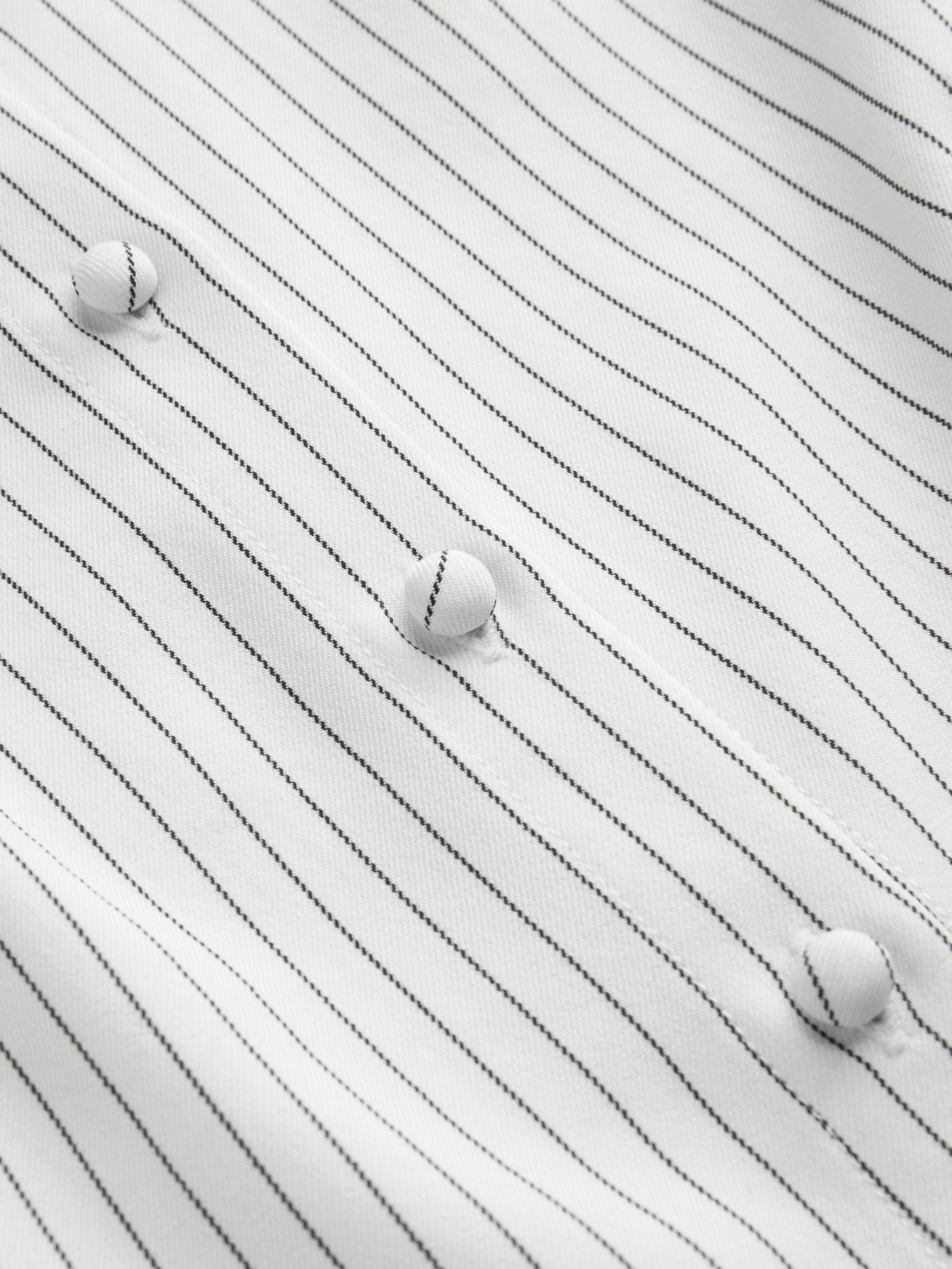 Camicia a maniche corte con righe sul colletto