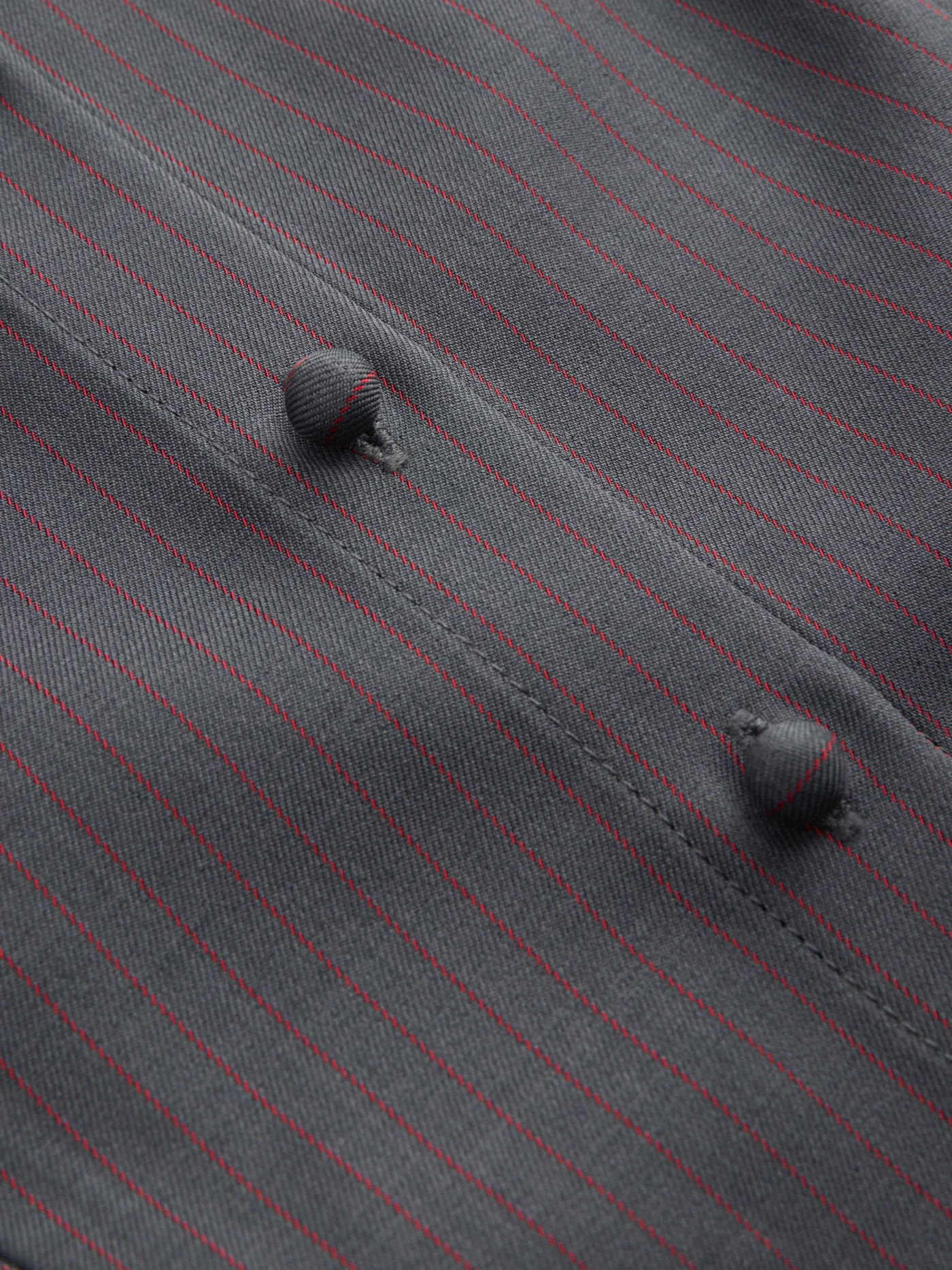 Camicia a maniche corte con righe sul colletto