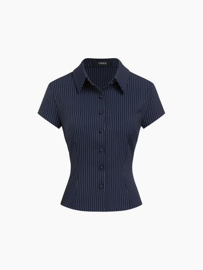 Camicia a maniche corte con righe sul colletto
