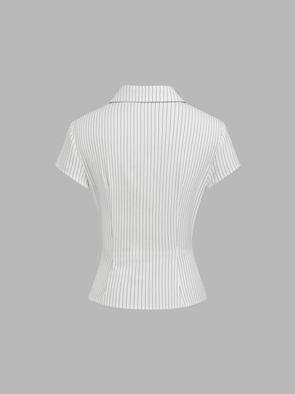 Camicia a maniche corte con righe sul colletto
