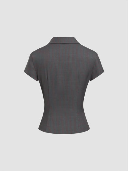Camicia a maniche corte con righe sul colletto