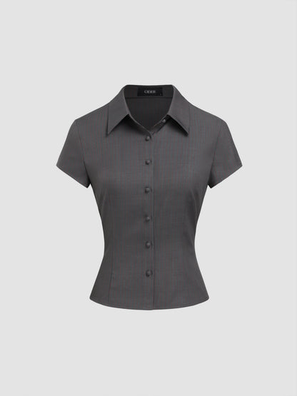 Camicia a maniche corte con righe sul colletto